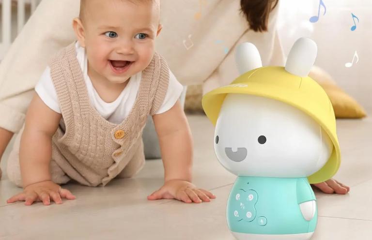 How to Help a New Mom: 12 Practical Tips